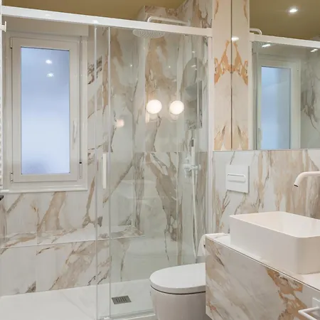 Premium With Parking By Aston Apartmán *