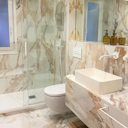 Premium With Parking By Aston Apartmán *