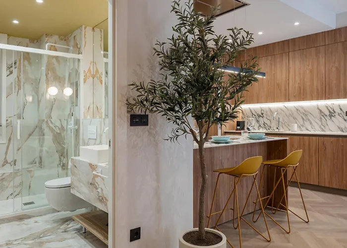 Premium With Parking By Aston Apartment