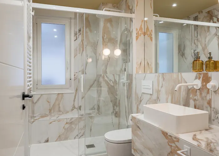 Premium With Parking By Aston Apartment *